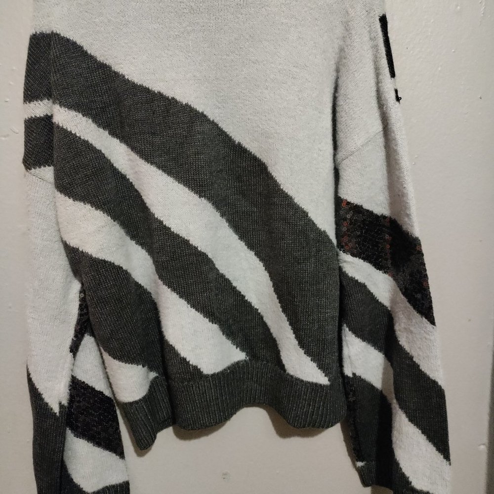 Women's DKNY sweater - Picture 3 of 4